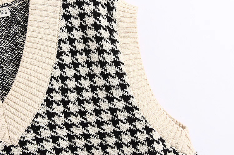 Fashion White Contrast-knit Houndstooth V-neck Hem Split Vest,Sweater
