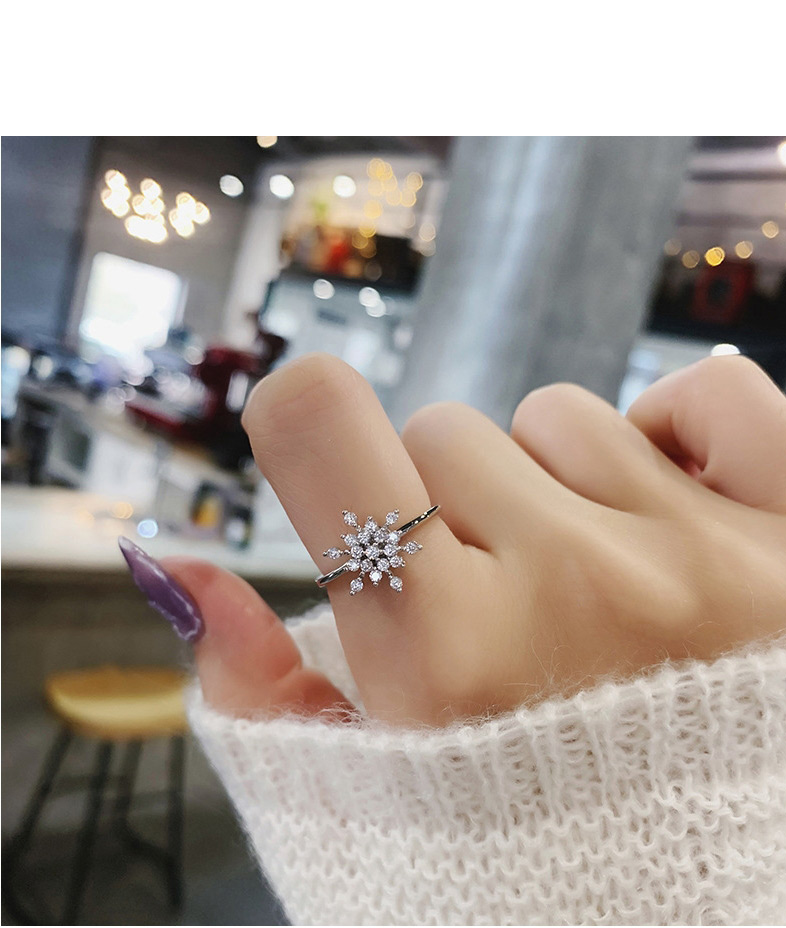 Fashion Silver Micro Inlaid Zircon Rotating Snowflake Ring,Rings