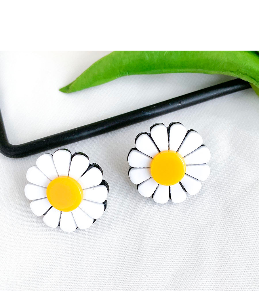 Fashion White Alloy Resin Flower Earrings,Stud Earrings