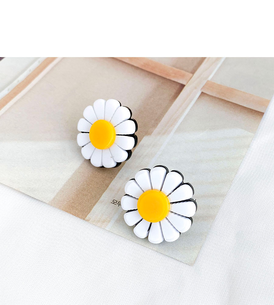 Fashion White Alloy Resin Flower Earrings,Stud Earrings