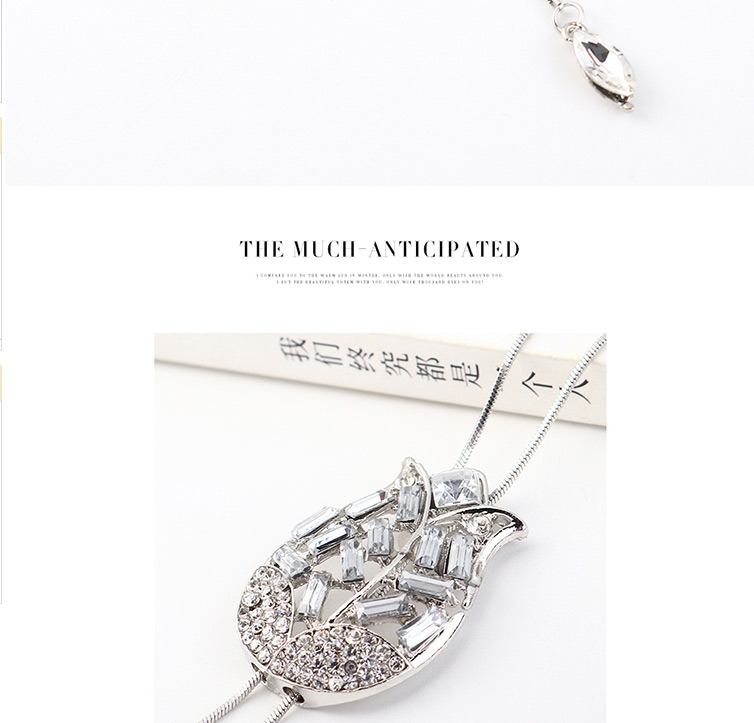Fashion Silver Openwork Diamond Flower Necklace,Bib Necklaces