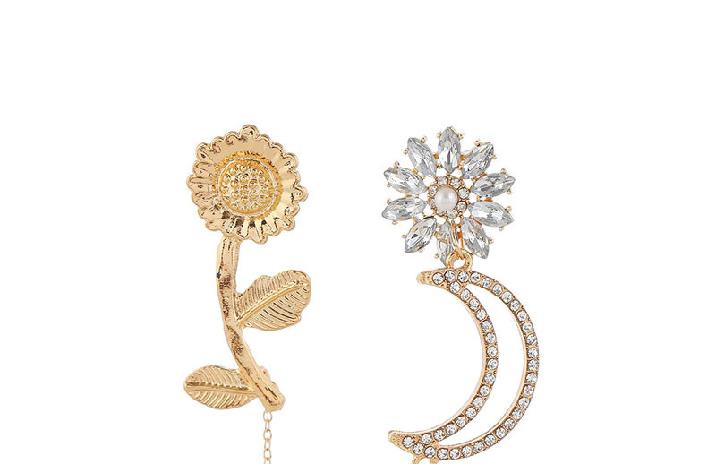 Fashion Golden Metal Flower Meniscus Asymmetric Pierced Stud Earrings,Stud Earrings