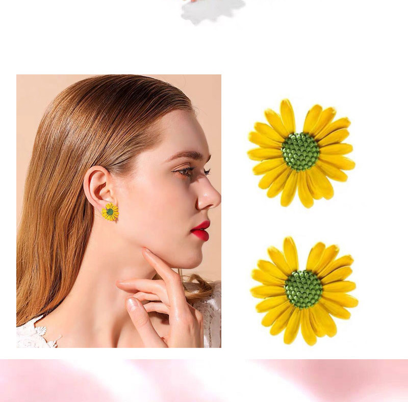 Fashion White Small Daisy Contrast Color Stud Earrings,Stud Earrings