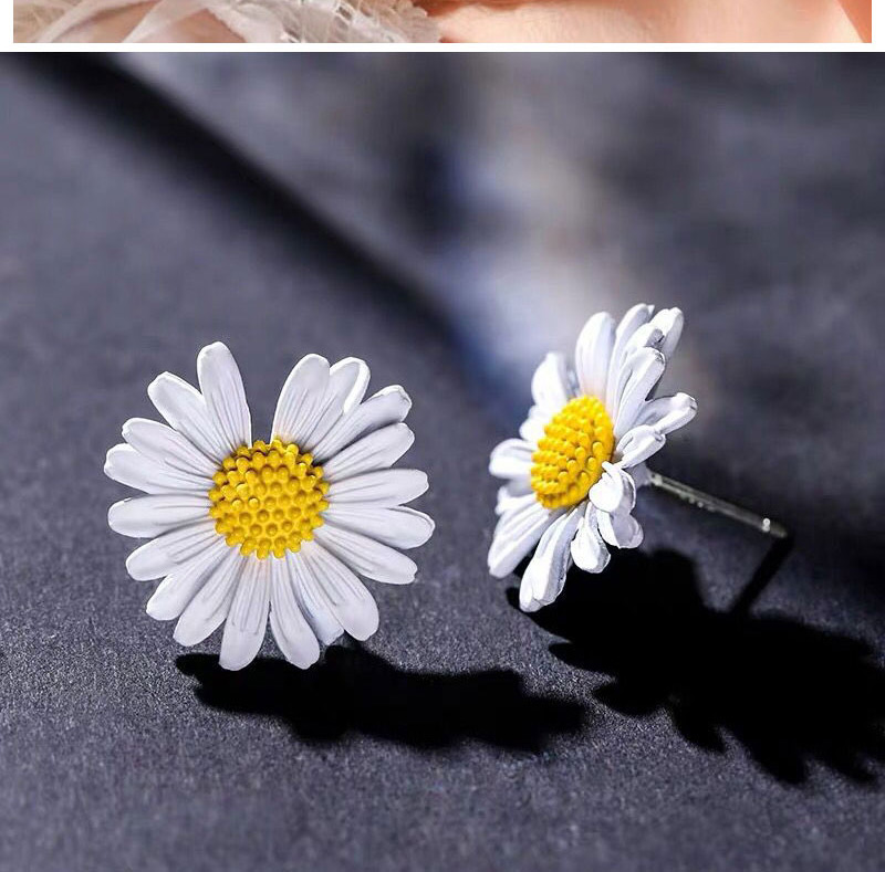 Fashion White Small Daisy Contrast Color Stud Earrings,Stud Earrings