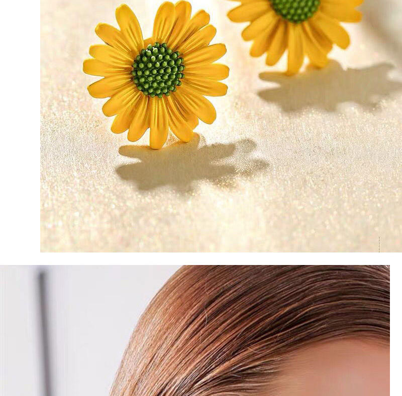 Fashion Yellow Small Daisy Contrast Color Stud Earrings,Stud Earrings