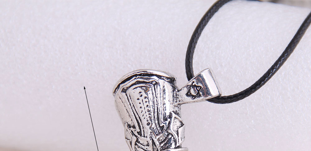 Fashion Silver Embossed Mens Necklace With Iron Hands And Diamonds,Pendants