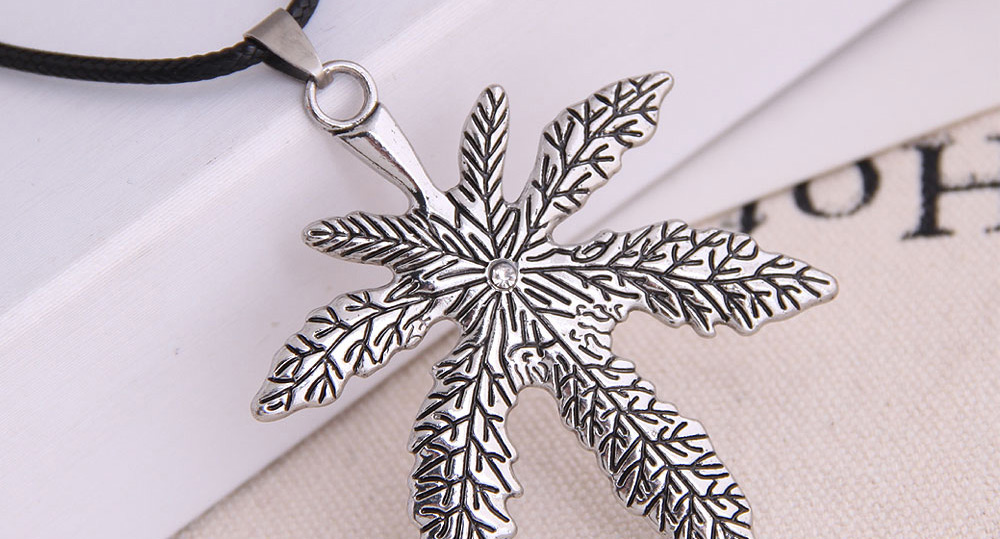 Fashion Silver Maple Leaf Diamond Embossed Alloy Mens Necklace,Pendants