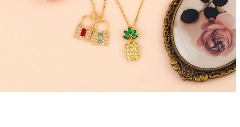 Fashion Golden Crystal Lock Alloy Necklace With Diamonds,Necklaces