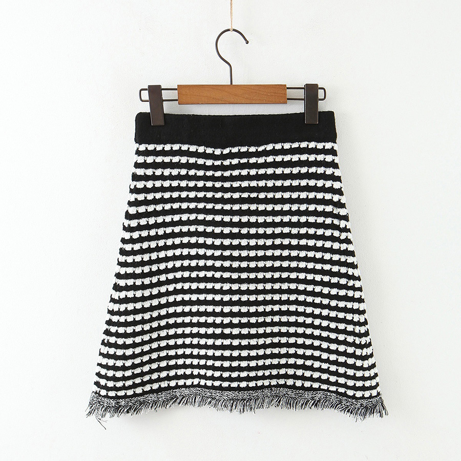 Fashion Black And White Bars Knitted Raw Striped Buckled Skirt,Skirts