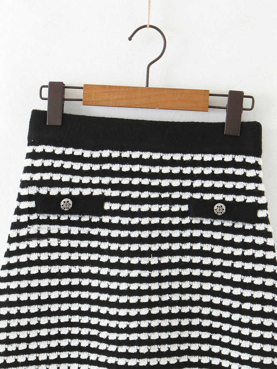 Fashion Black And White Bars Knitted Raw Striped Buckled Skirt,Skirts