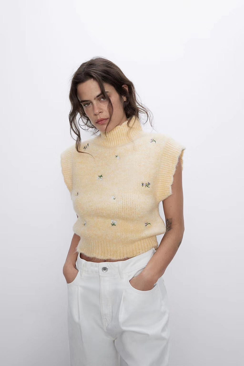  Yellow Floral Embroidered Half Turtleneck Knitted Vest,Sweater