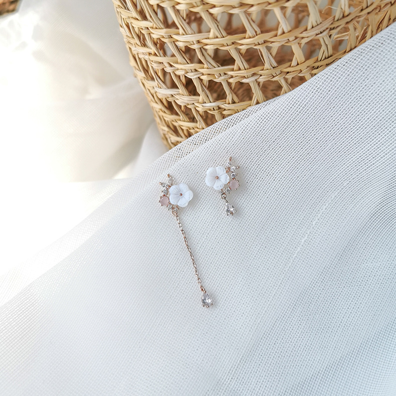 Fashion Silvery  Silver Needles: Shell: Small Flowers: Asymmetrical Earrings,Drop Earrings