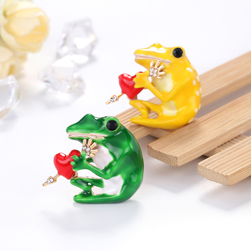 Fashion Yellow Alloy Dripping Frog And Diamond Contrast Brooch,Korean Brooches