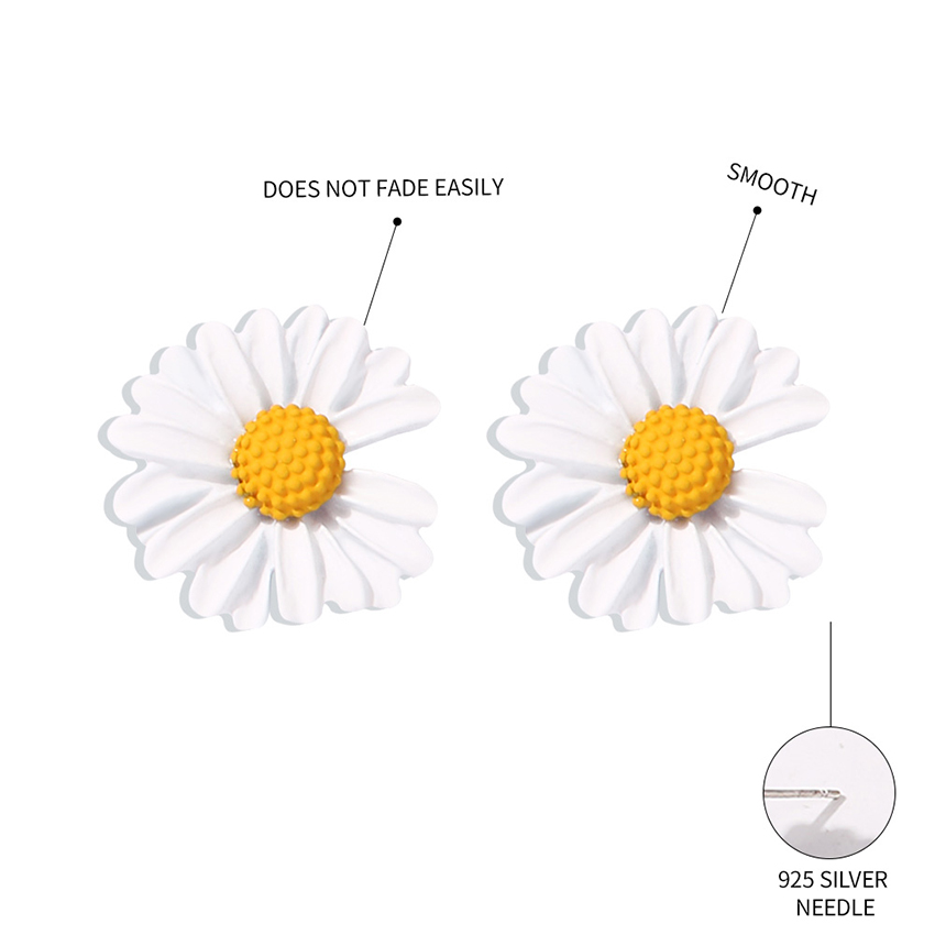 Fashion White Small Daisy Contrast Alloy Earrings,Stud Earrings