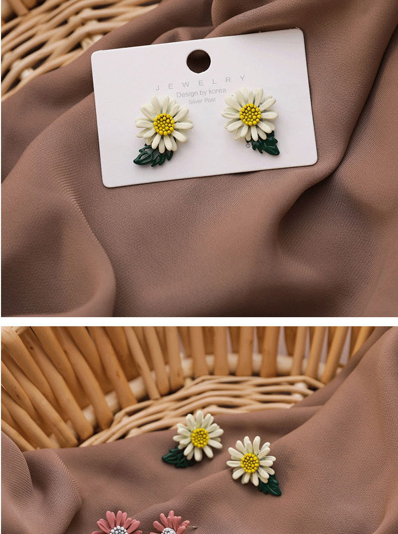 Fashion White Daisy Spray Paint Contrast Alloy Earrings,Stud Earrings