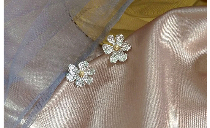Fashion Silver Small Daisy Alloy Earrings,Stud Earrings