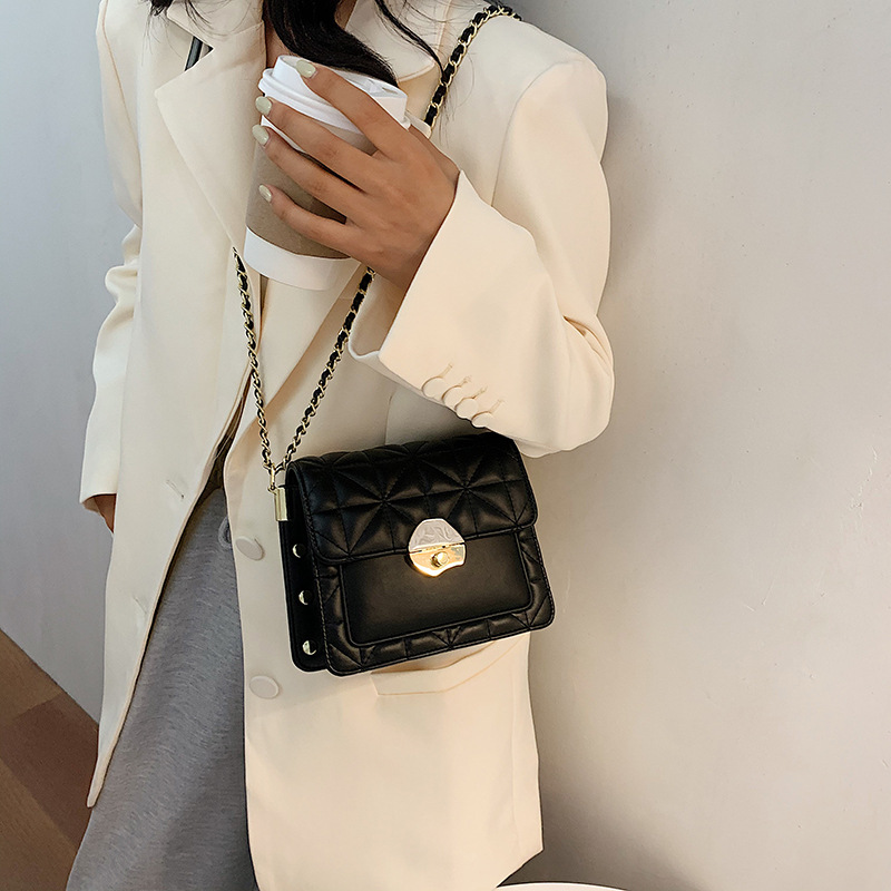 Fashion White Chain Studded Rhombus Shoulder Bag,Shoulder bags