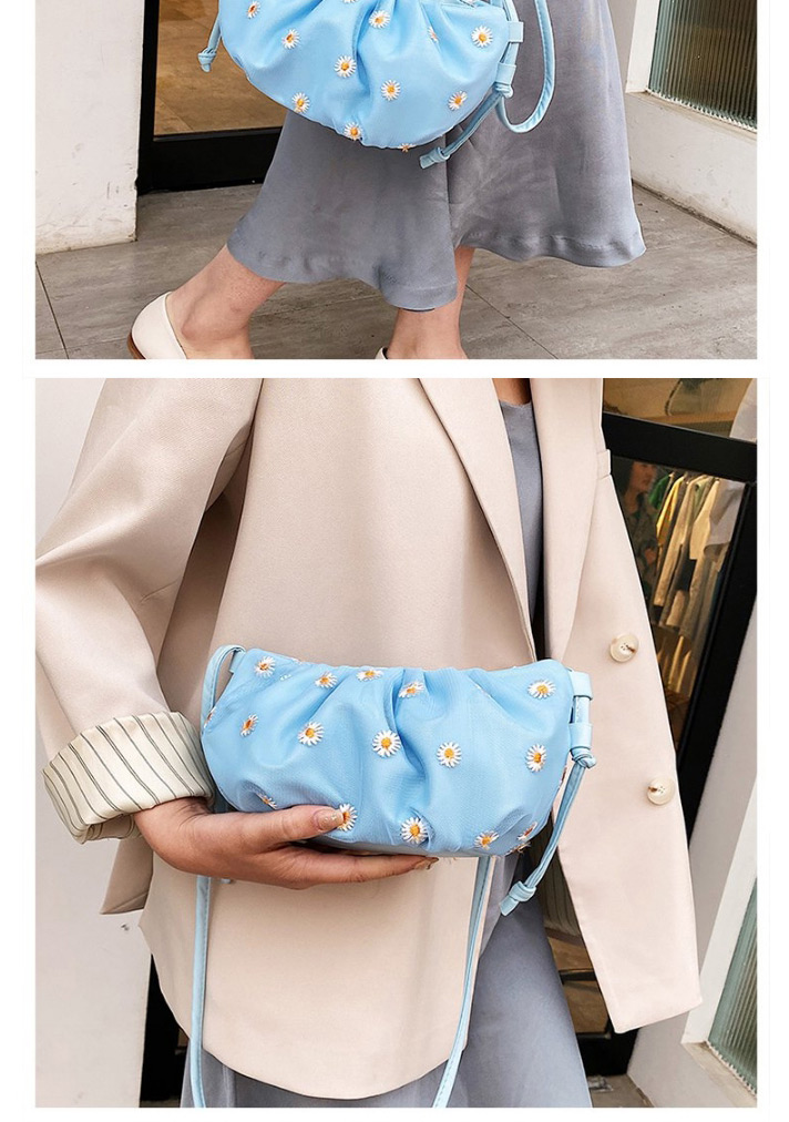 Fashion Blue Embroidered Daisy Cloud One Shoulder Cross Bag,Shoulder bags