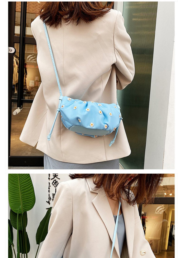 Fashion Blue Embroidered Daisy Cloud One Shoulder Cross Bag,Shoulder bags
