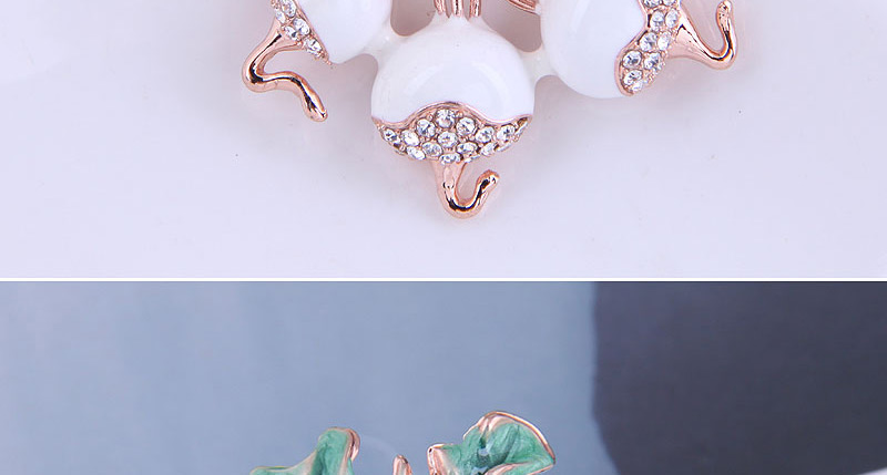 Fashion White Spinach Diamond And Oil Dripping Alloy Brooch,Korean Brooches