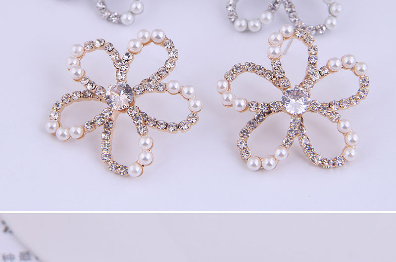Fashion Silver Diamond And Pearl Flower Hollow Alloy Stud Earrings,Stud Earrings