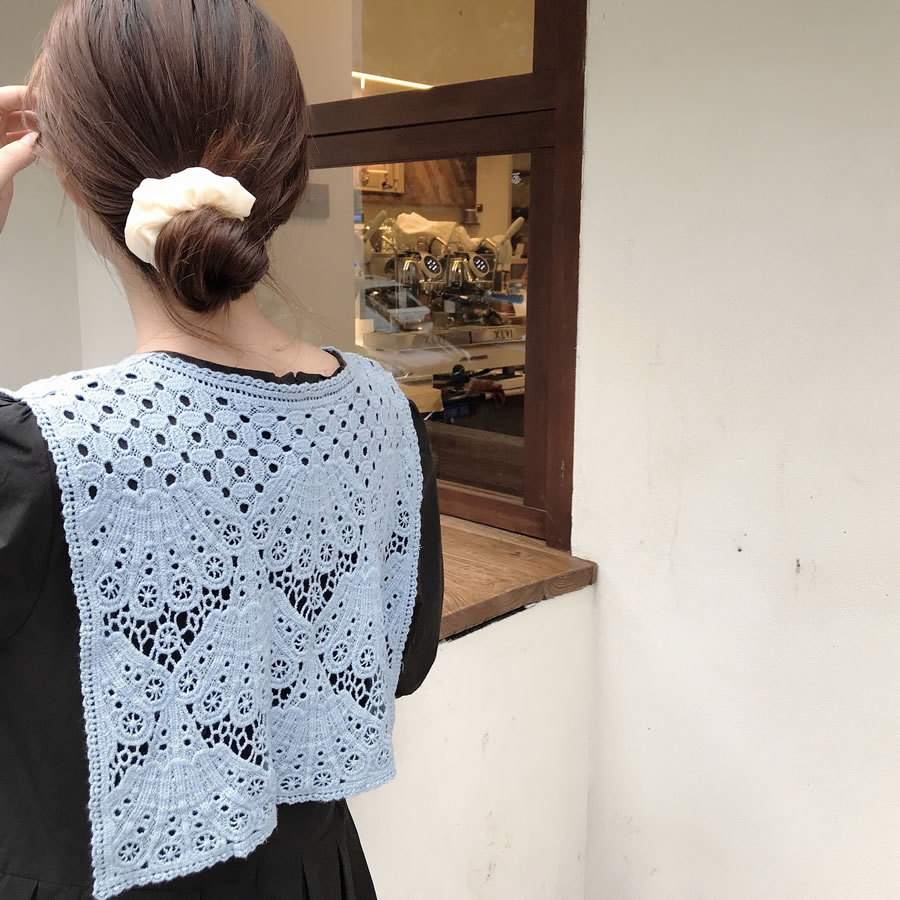 Fashion Blue Hollow Lace Round Neck Waistcoat,Thin Scaves