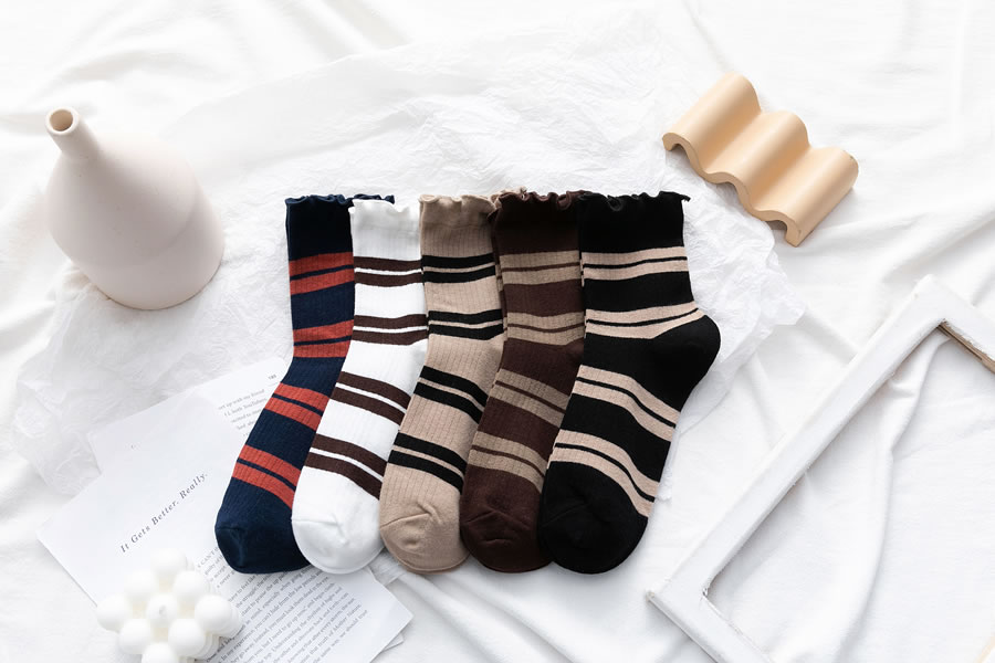 Fashion Dark Brown Contrasting Striped Pile Of Socks,Fashion Socks