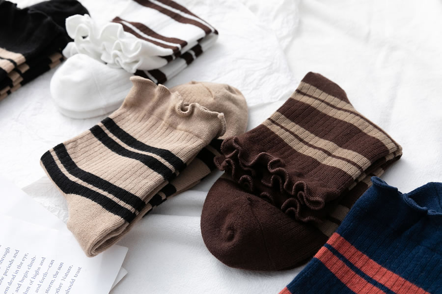 Fashion Dark Brown Contrasting Striped Pile Of Socks,Fashion Socks