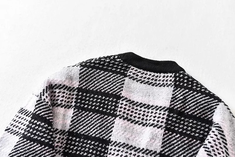 Fashion Black V-neck Short Plaid Knitted Jacket,Sweater