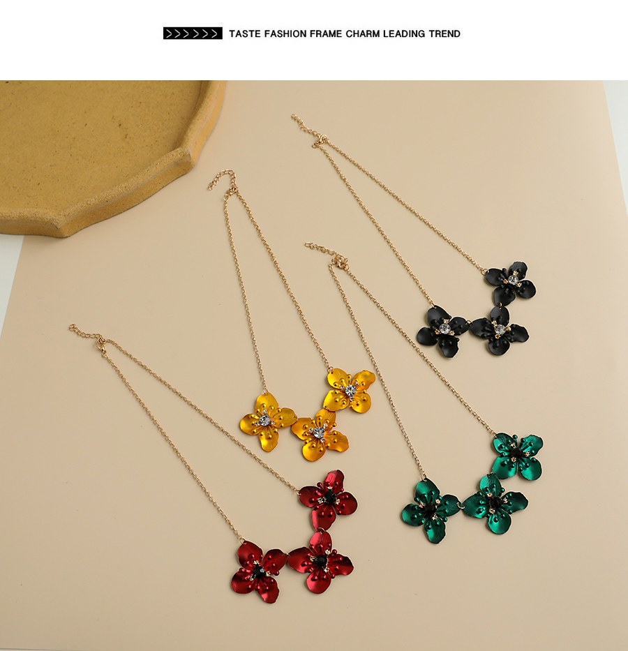 Fashion Yellow Alloy Diamond Flower Necklace,Chokers
