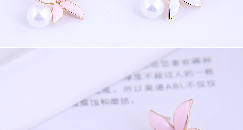 Fashion White Contrasting Round Flower Asymmetrical Oil Drop Earrings,Stud Earrings