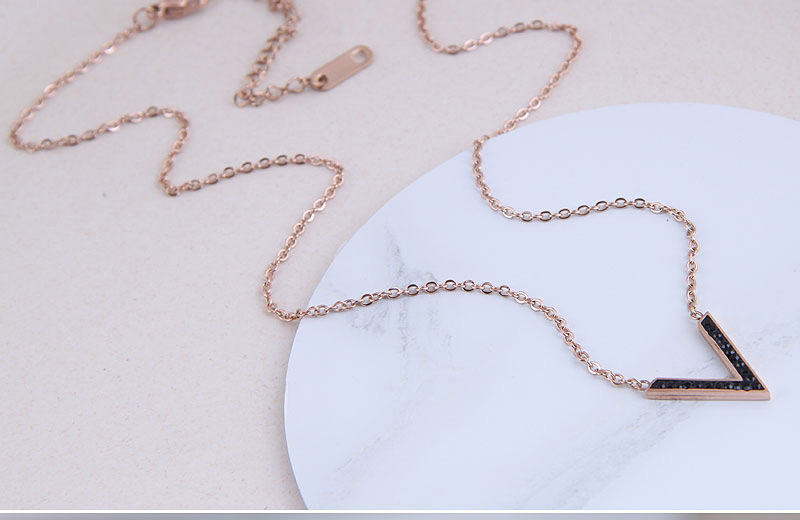 Fashion Rose Gold V-shaped Diamond Necklace In Titanium Steel,Pendants