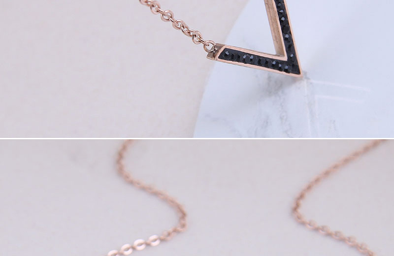 Fashion Rose Gold V-shaped Diamond Necklace In Titanium Steel,Pendants