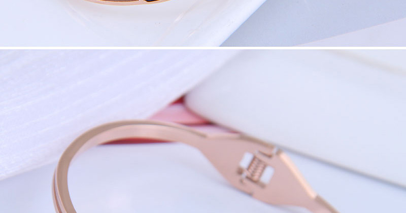 Fashion Rose Gold Titanium Steel Round Diamond Roman Letter Open Bracelet,Fashion Bangles