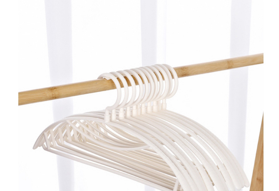 Fashion White Wide Shoulder Semicircle Seamless Plastic Non-slip Hanger,Household goods