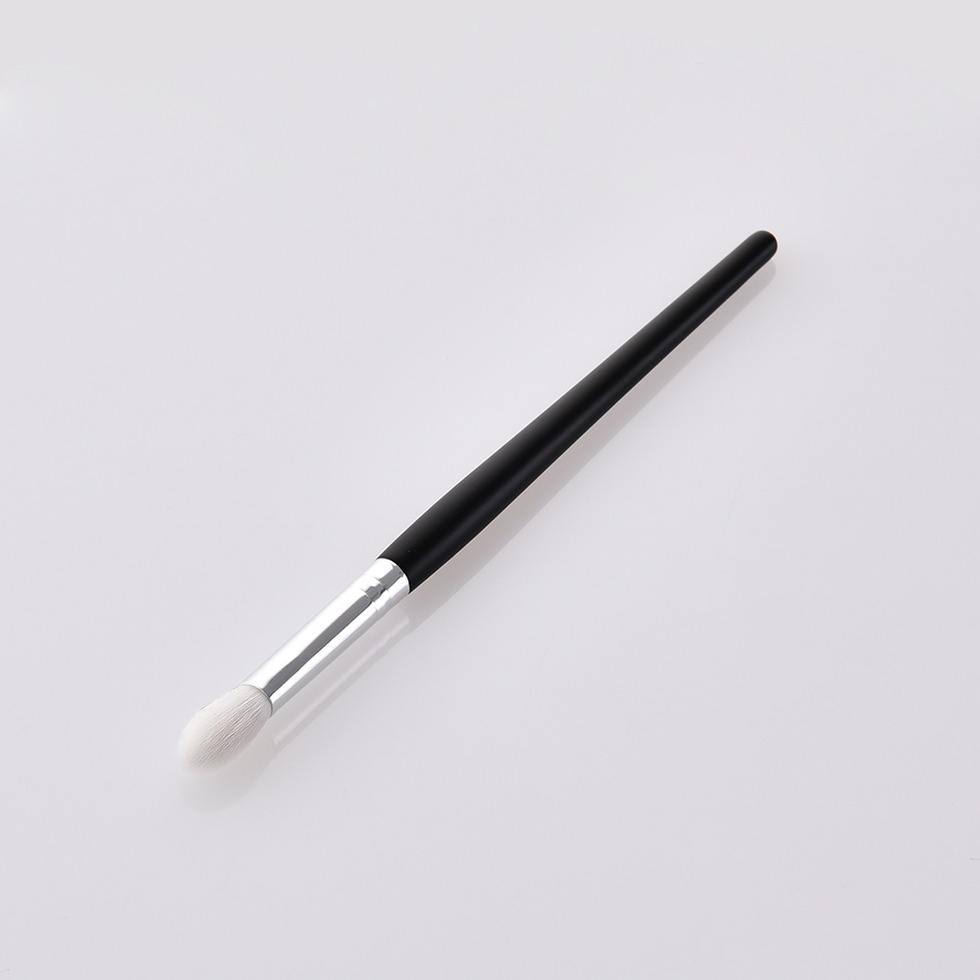 Fashion Black And Silver Pvc Single Wooden Handle Nylon Hair Small Flame Makeup Brush,Beauty tools