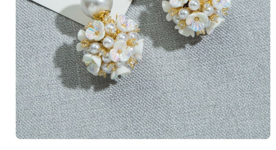 Fashion Gold Alloy Pearl Hydrangea Stud Earrings,Stud Earrings