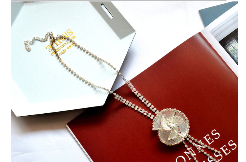 Fashion Gold Single Layer Claw Chain Diamond Flower Necklace,Pendants