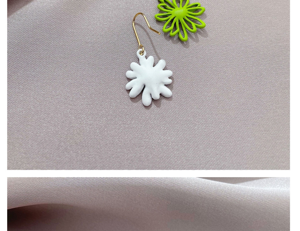Fashion White+green Alloy Asymmetric Daisy Stud Earrings,Stud Earrings