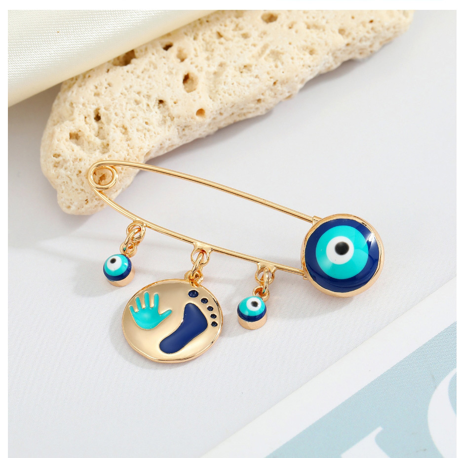 Fashion Gold Color Hollow Hand Brooch 4 Copper Dot Drill Dripping Oil Eye Palm Pin Badge,Korean Brooches