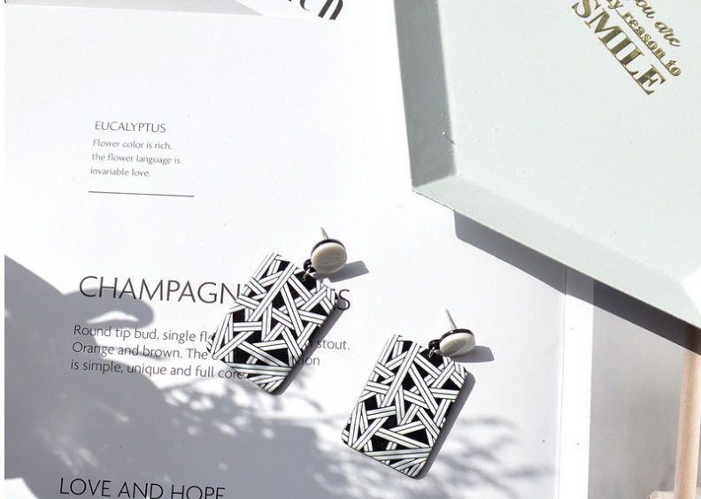 Fashion Heart-shaped Geometric Contrast Acrylic Stud Earrings,Stud Earrings