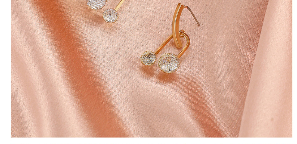 Fashion Gold Color Copper Inlaid Zirconium Geometric U-shaped Earrings,Earrings