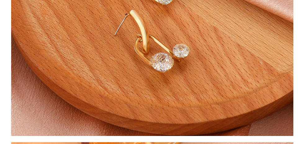 Fashion Gold Color Copper Inlaid Zirconium Geometric U-shaped Earrings,Earrings