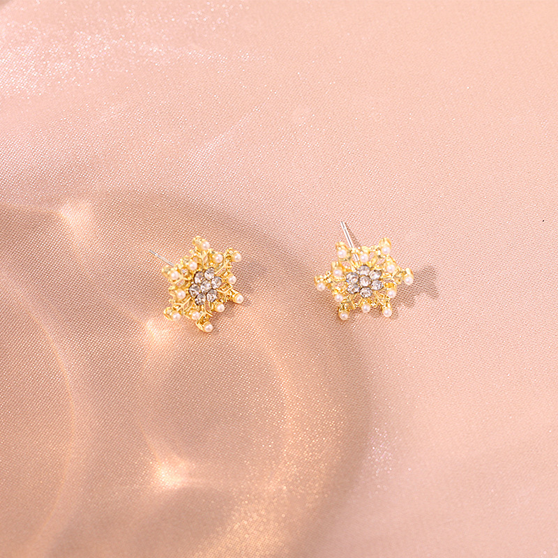 Fashion Gold Color Alloy Diamond Geometric Snowflake Stud Earrings,Stud Earrings