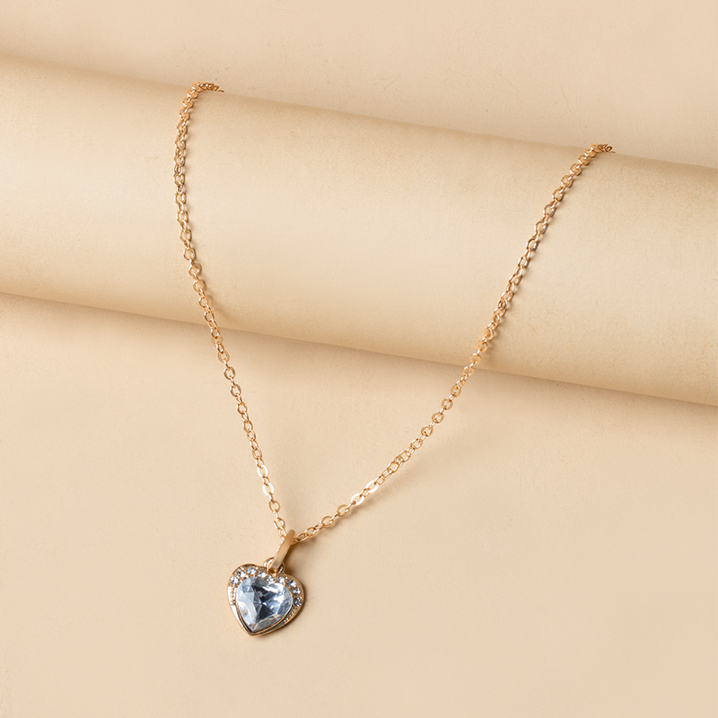Fashion Gold Alloy Diamond Heart Necklace,Pendants