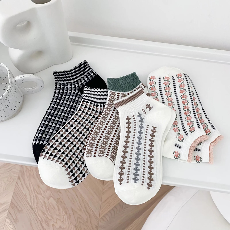 Fashion Five Pairs Contrast Pattern Embroidered Cotton Socks Set,Fashion Socks