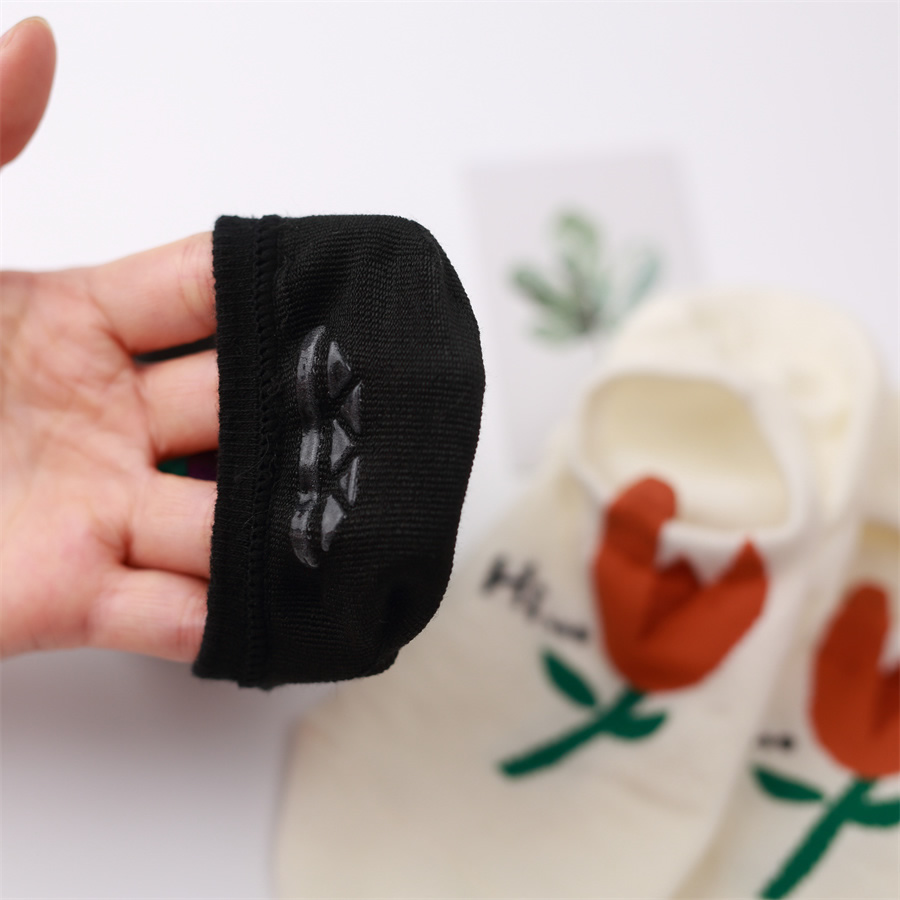 Fashion Black Geometric Knitted Three-dimensional Flower Silicone Invisible Boat Socks,Fashion Socks