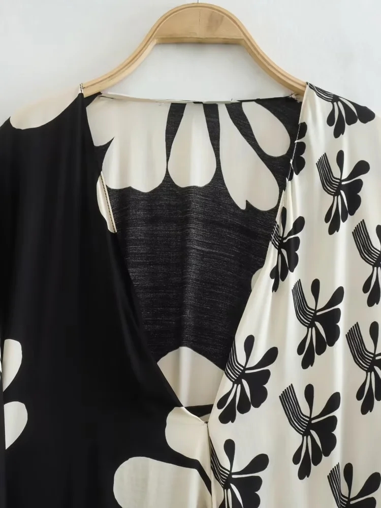 Fashion Black And White Polyester Print V-neck Dress,Long Dress