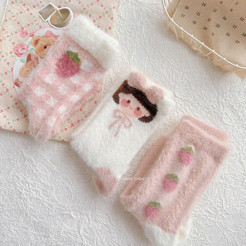 Fashion Vertical Row Of Small Strawberries Cotton Printed Coral Fleece Mid-calf Socks,Fashion Socks