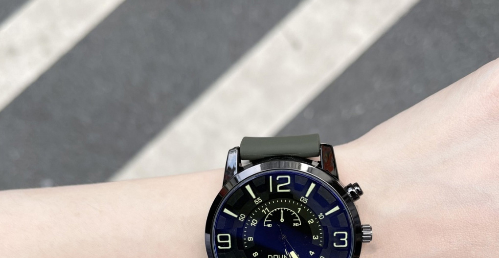Fashion Black Belt Titanium Steel Round Dial Watch (with Battery),Ladies Watches